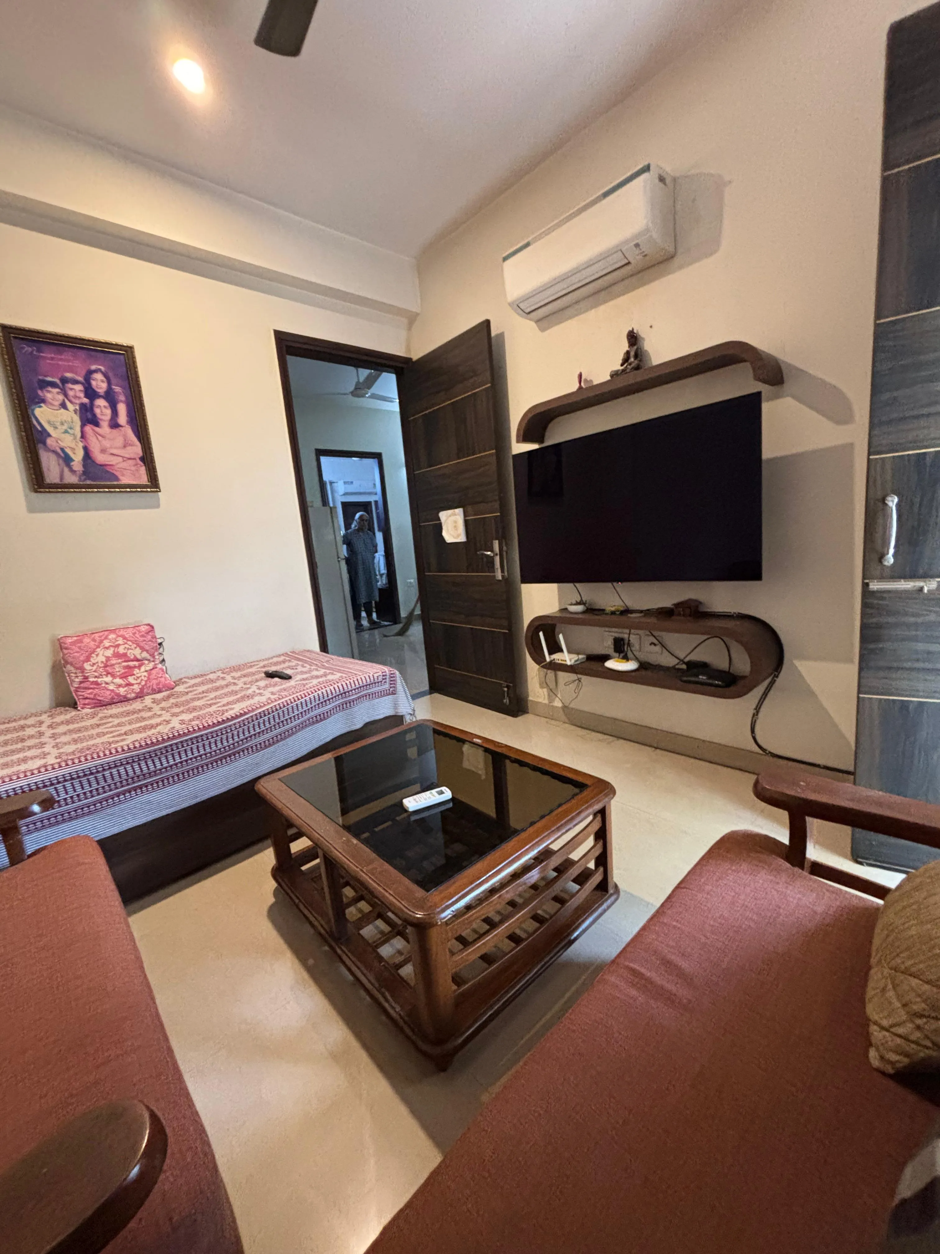 🏡 2BHK Fully Furnished Builder Floor for Rent | Sector 27, Gurgaon