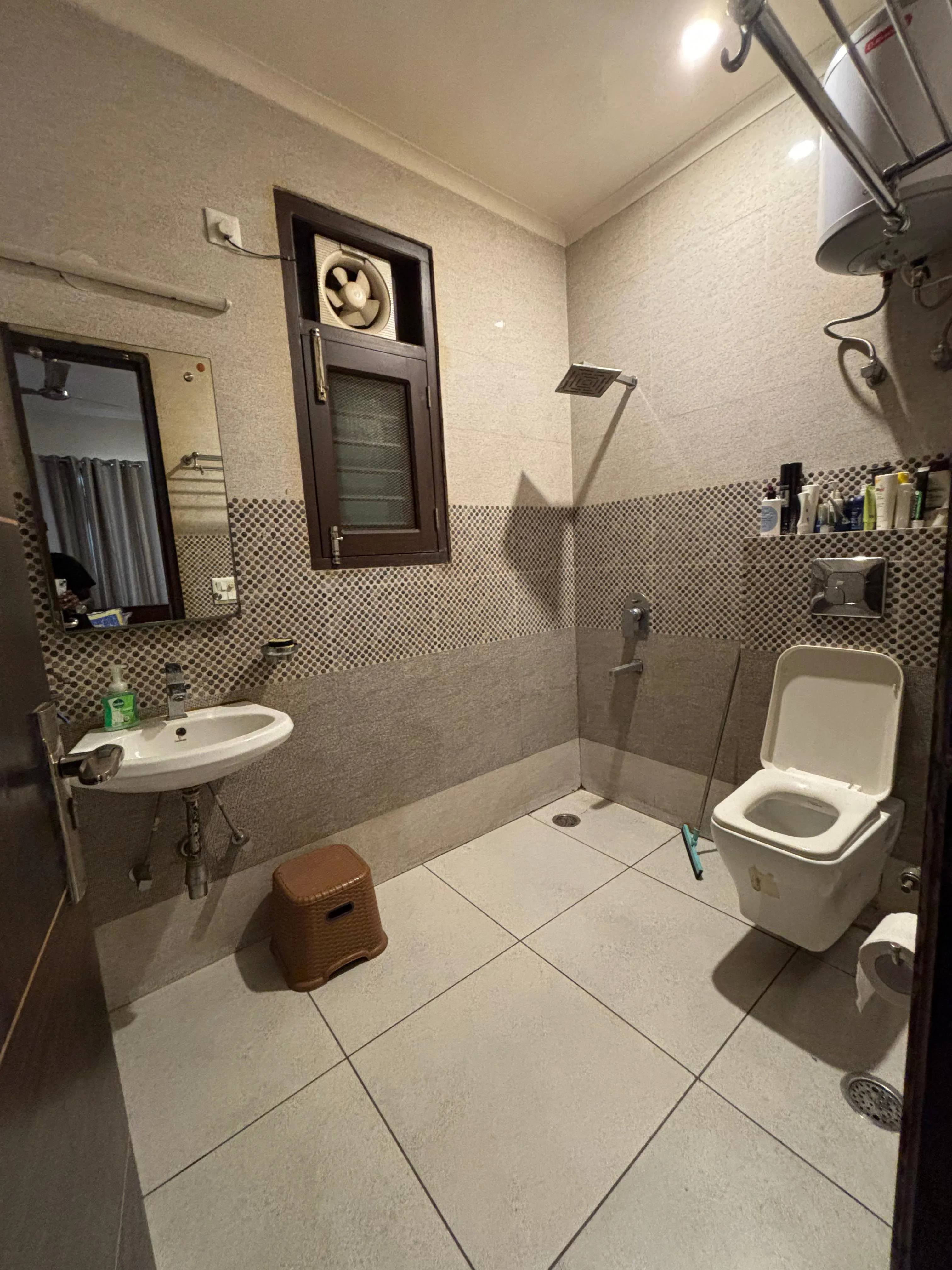 🏡 2BHK Fully Furnished Builder Floor for Rent | Sector 27, Gurgaon