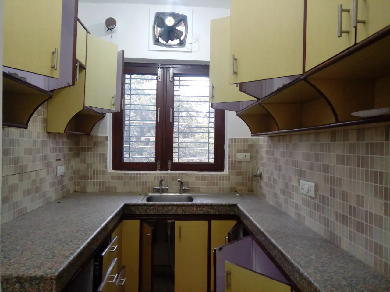 🏡 2BHK Semi-Furnished Builder Floor for Rent | Sector 56, Gurgaon