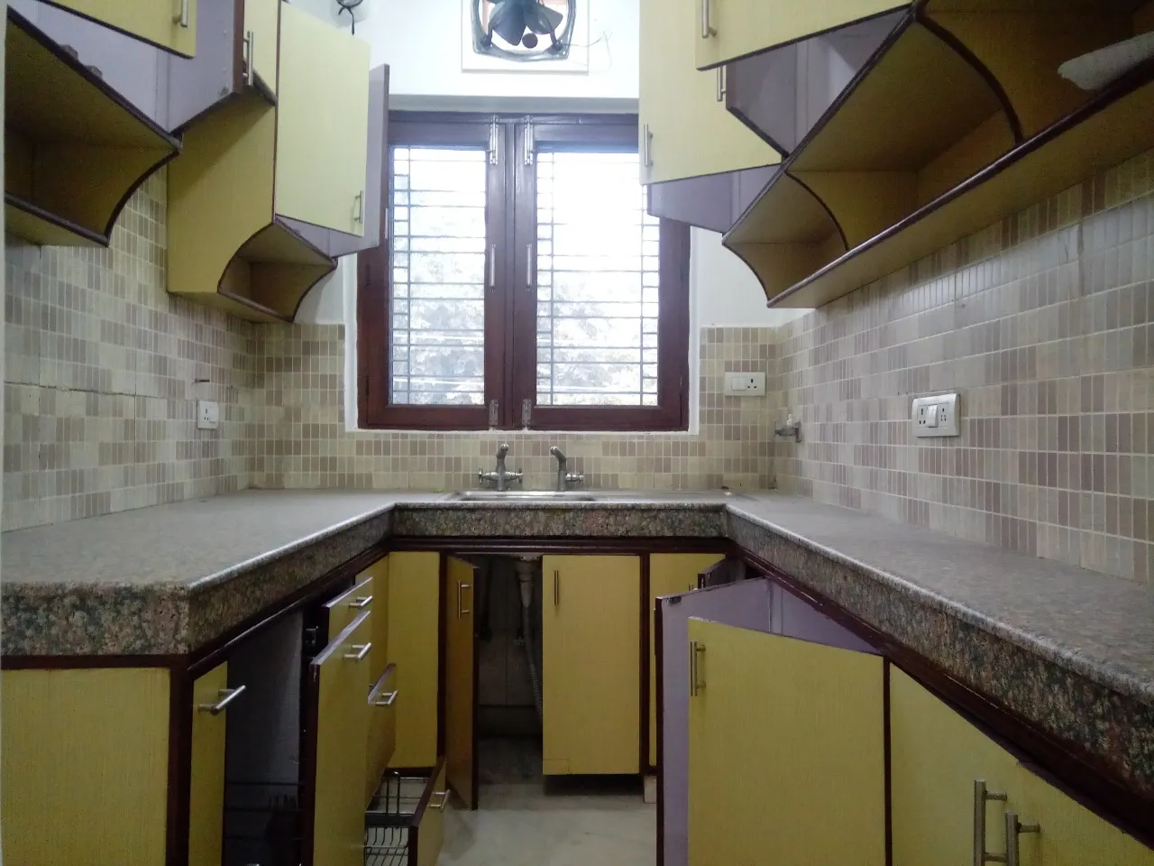 🏡 2BHK Semi-Furnished Builder Floor for Rent | Sector 56, Gurgaon