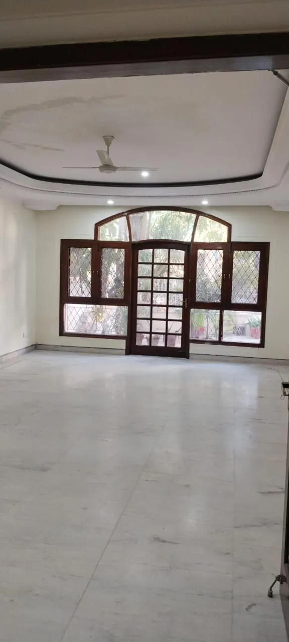 🏡 6 Bedroom Semi-Furnished Independent House for Rent | Sector 43, Gurgaon