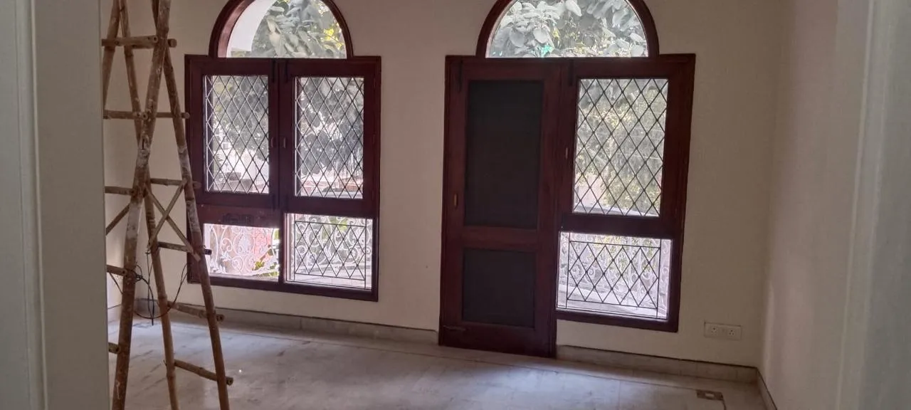 🏡 6 Bedroom Semi-Furnished Independent House for Rent | Sector 43, Gurgaon