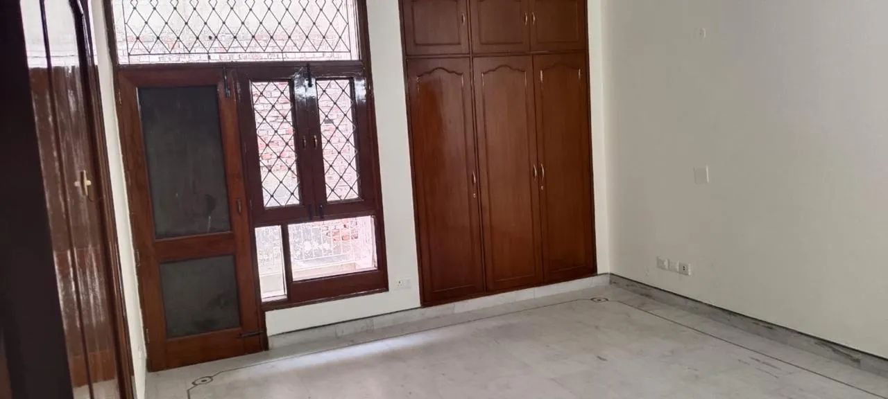 🏡 6 Bedroom Semi-Furnished Independent House for Rent | Sector 43, Gurgaon