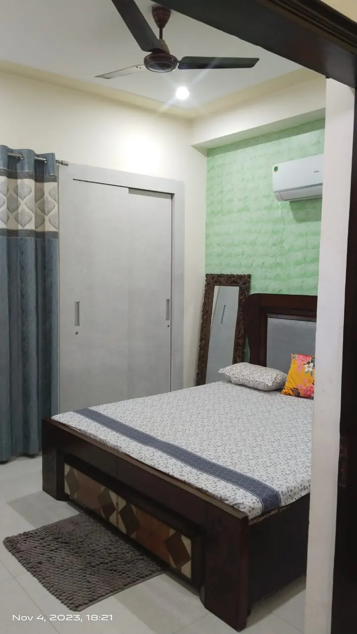 🏡 2BHK Semi-Furnished Builder Floor for Rent | Sector 43, Gurgaon
