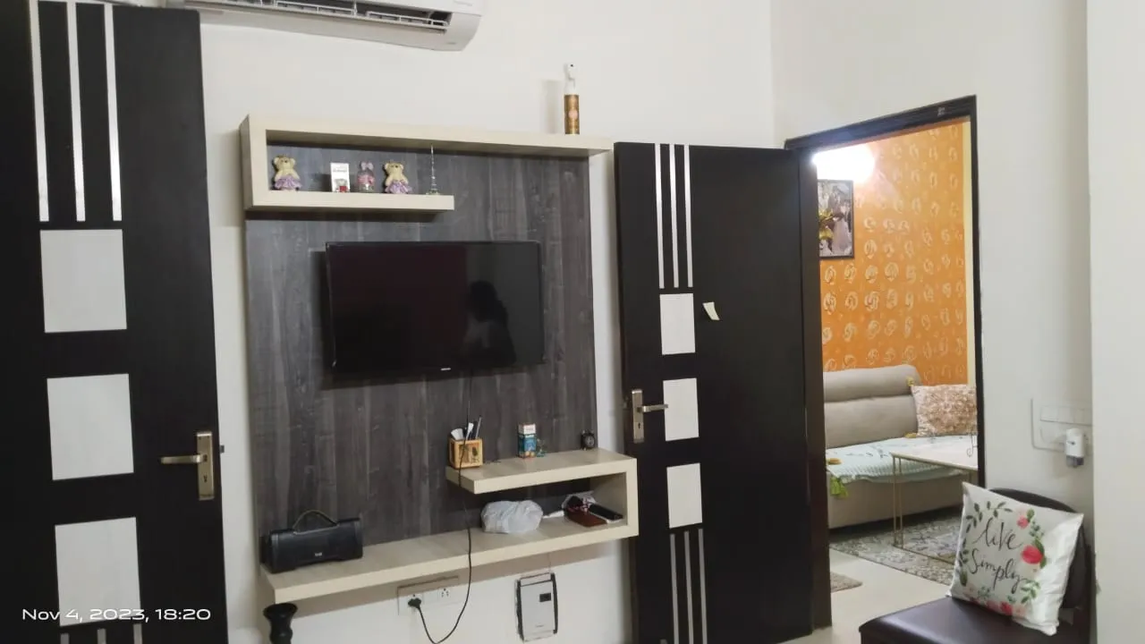 🏡 2BHK Semi-Furnished Builder Floor for Rent | Sector 43, Gurgaon