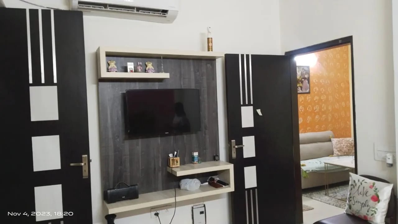 🏡 2BHK Semi-Furnished Builder Floor for Rent | Sector 43, Gurgaon