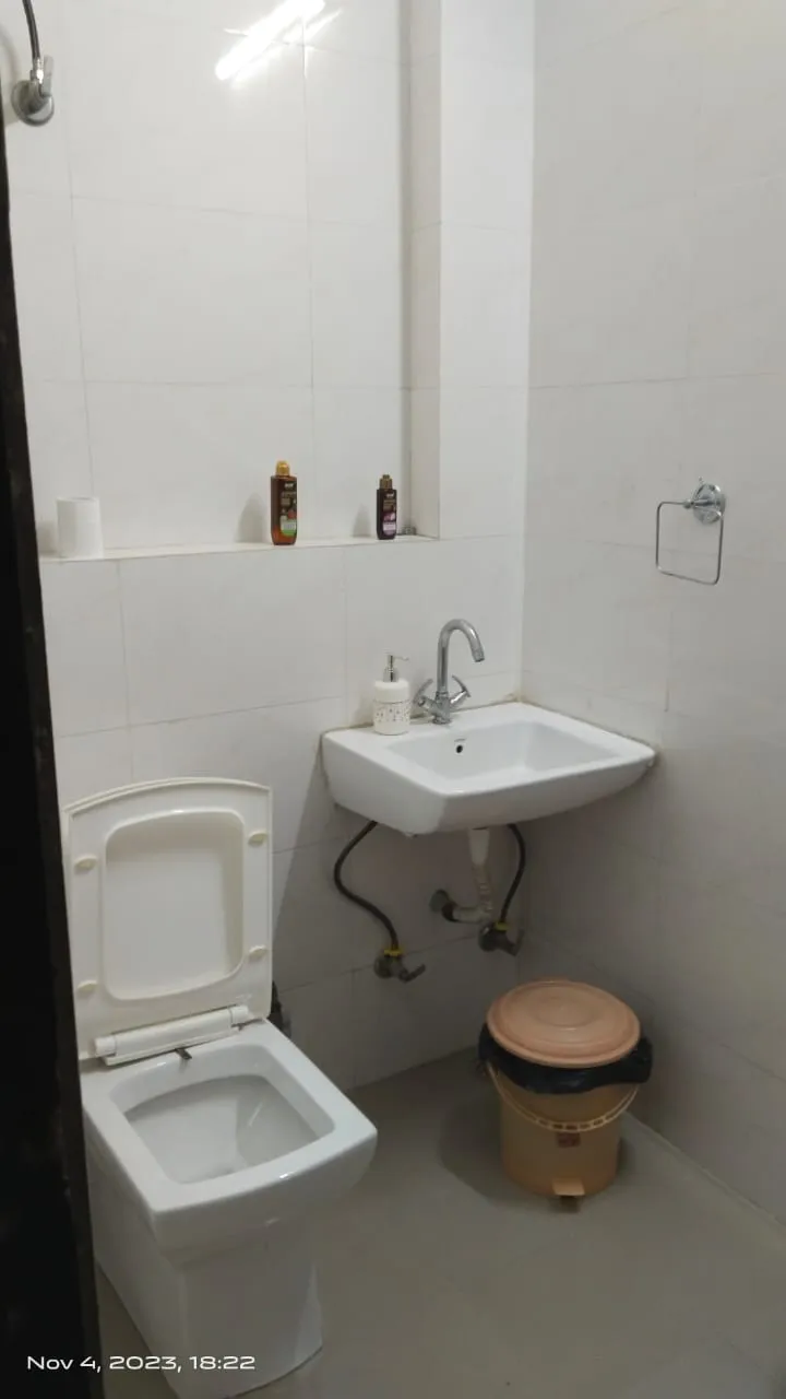 🏡 2BHK Semi-Furnished Builder Floor for Rent | Sector 43, Gurgaon
