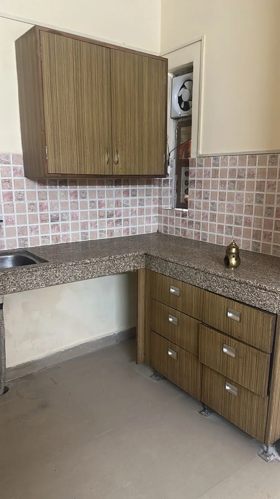 🏡 1BHK Semi-Furnished Builder Floor for Rent | Sector 43, Gurgaon