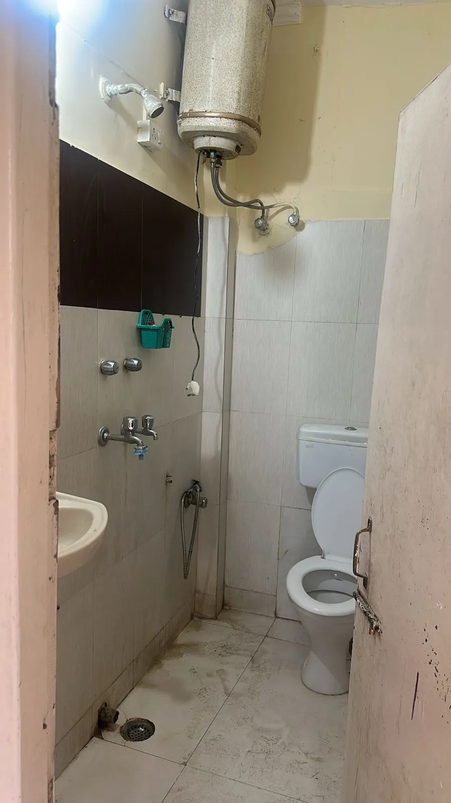 🏡 1BHK Semi-Furnished Builder Floor for Rent | Sector 43, Gurgaon