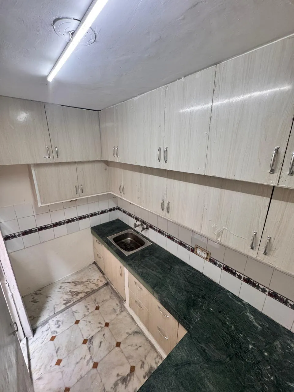 🏡 2BHK Unfurnished Builder Floor for Rent | Sector 28, Gurgaon