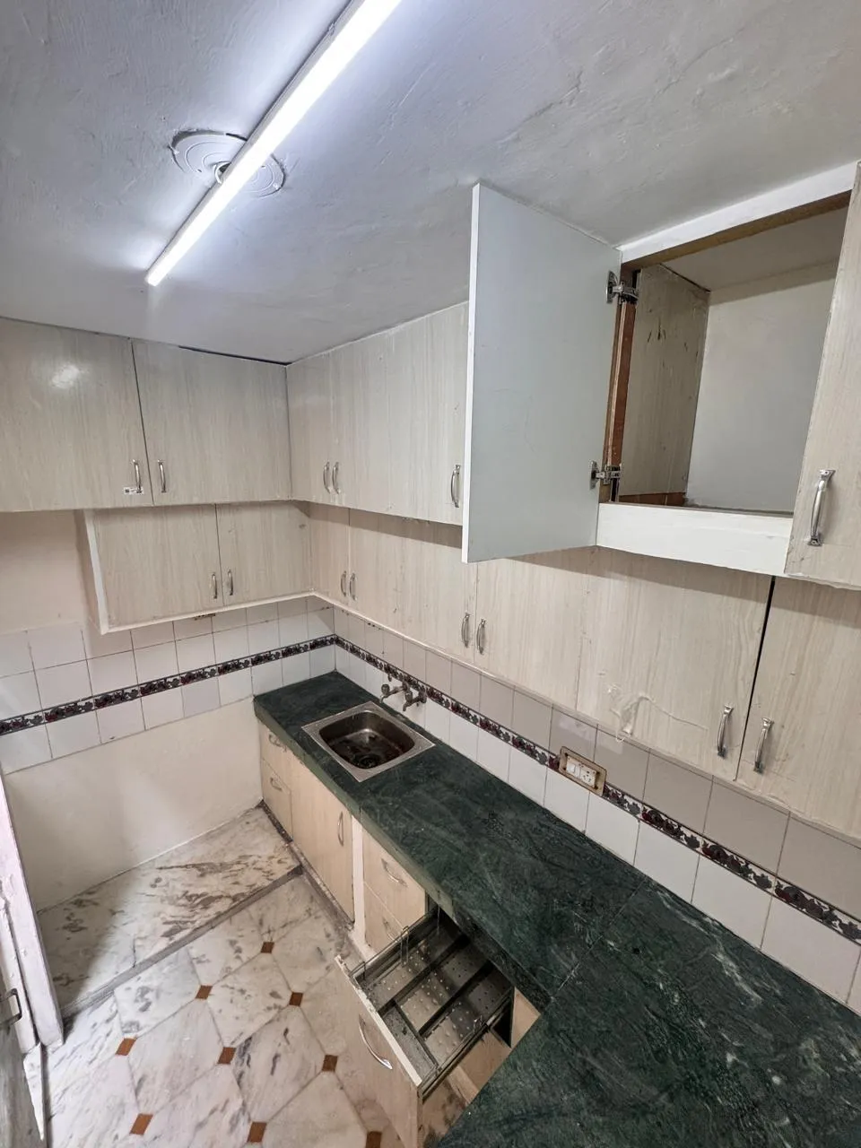 🏡 2BHK Unfurnished Builder Floor for Rent | Sector 28, Gurgaon