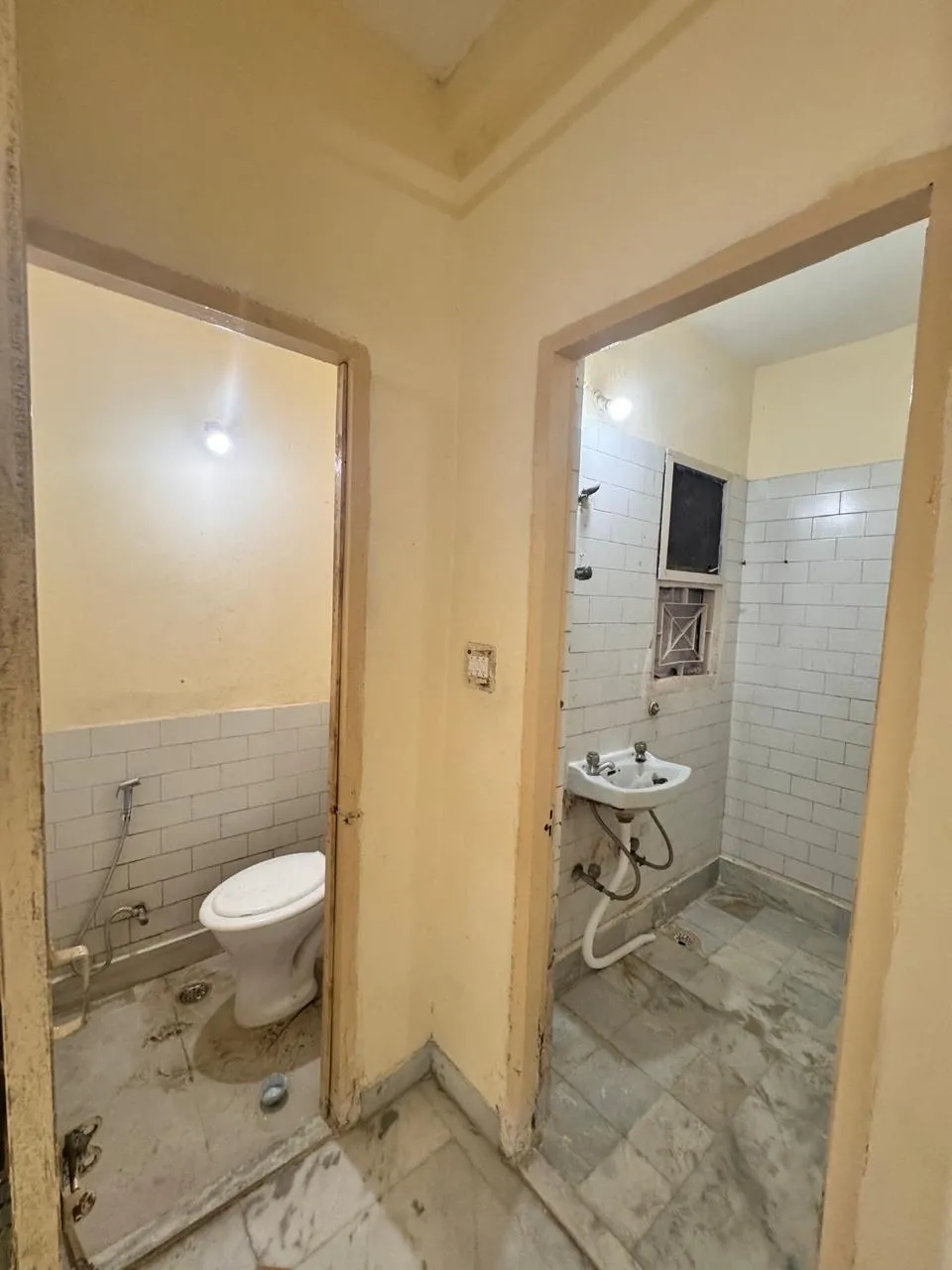 🏡 2BHK Unfurnished Builder Floor for Rent | Sector 28, Gurgaon