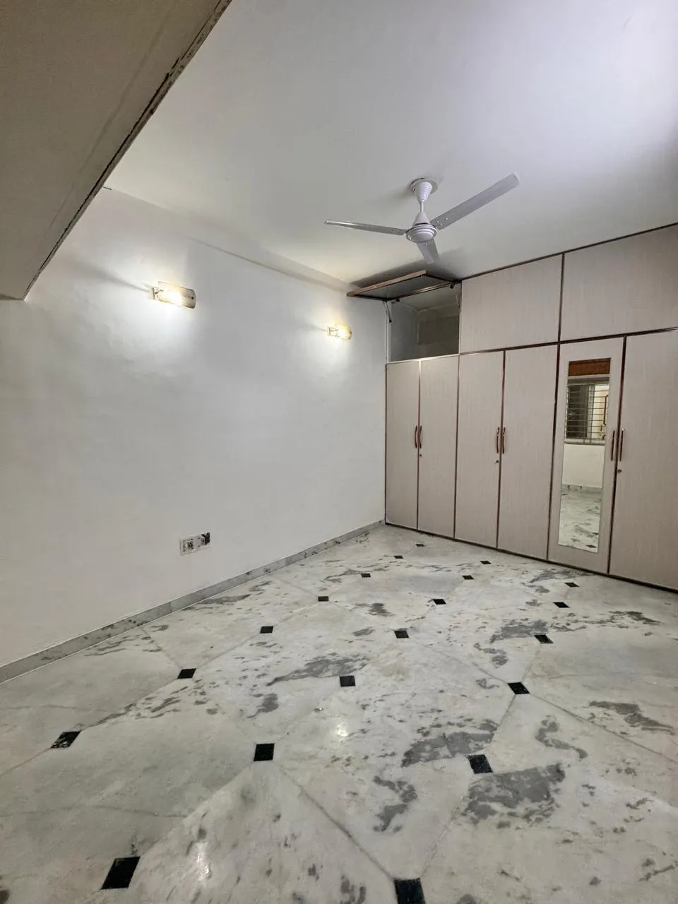🏡 2BHK Unfurnished Builder Floor for Rent | Sector 28, Gurgaon