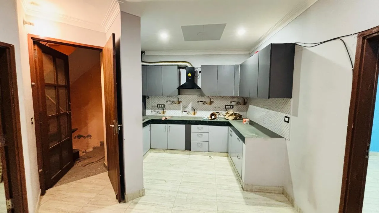 🏡 2BHK Semi-Furnished Builder Floor for Rent | Sector 52, Gurgaon