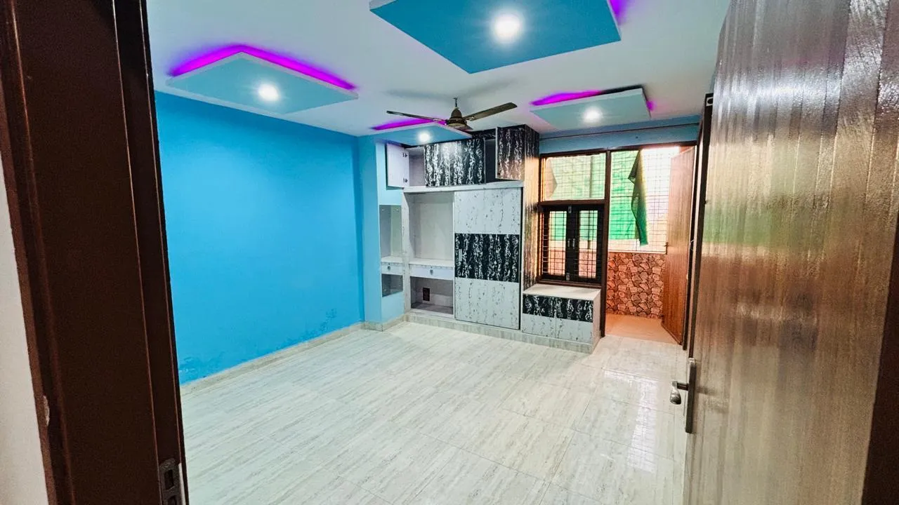 🏡 2BHK Semi-Furnished Builder Floor for Rent | Sector 52, Gurgaon