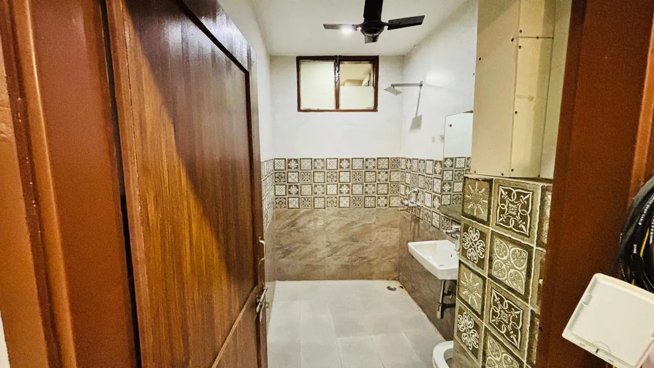 🏡 2BHK Semi-Furnished Builder Floor for Rent | Sector 52, Gurgaon