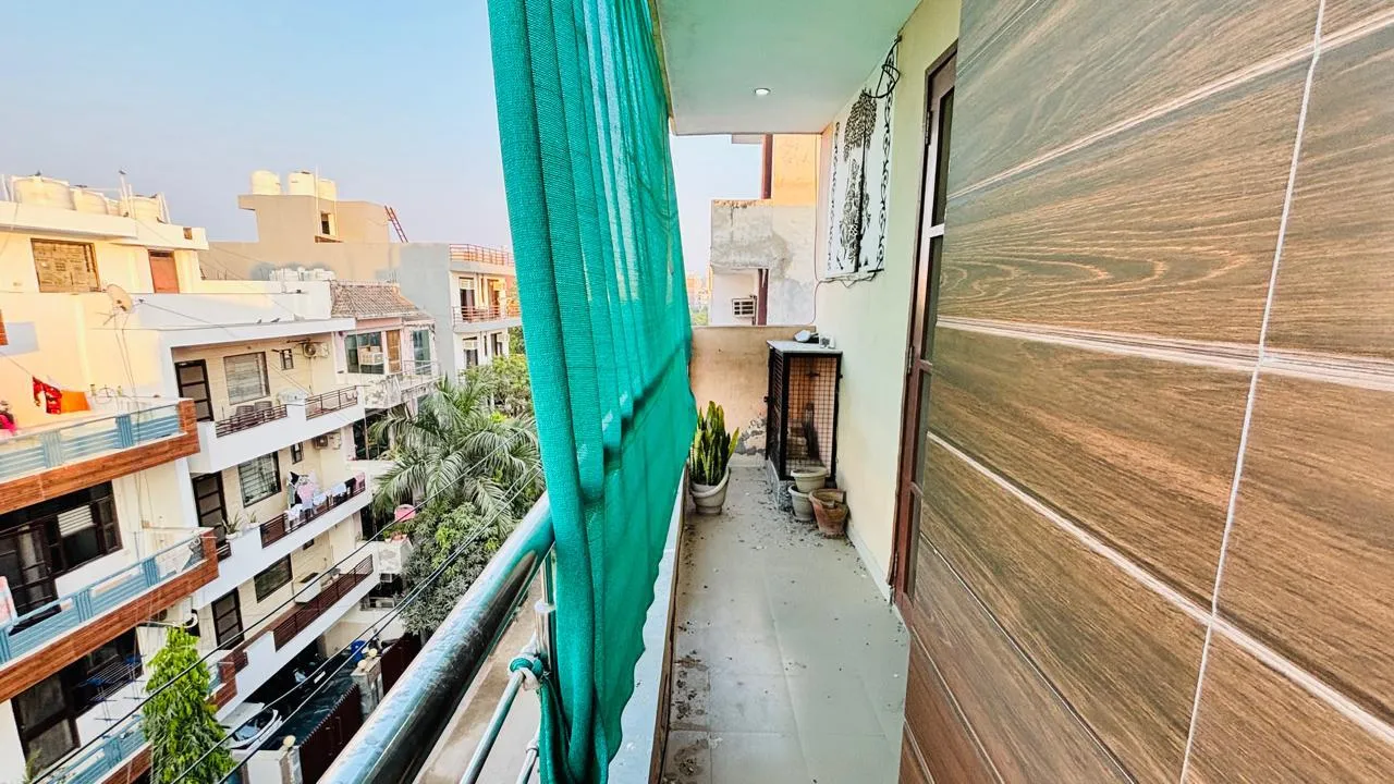🏡 2BHK Semi-Furnished Builder Floor for Rent | Sector 52, Gurgaon