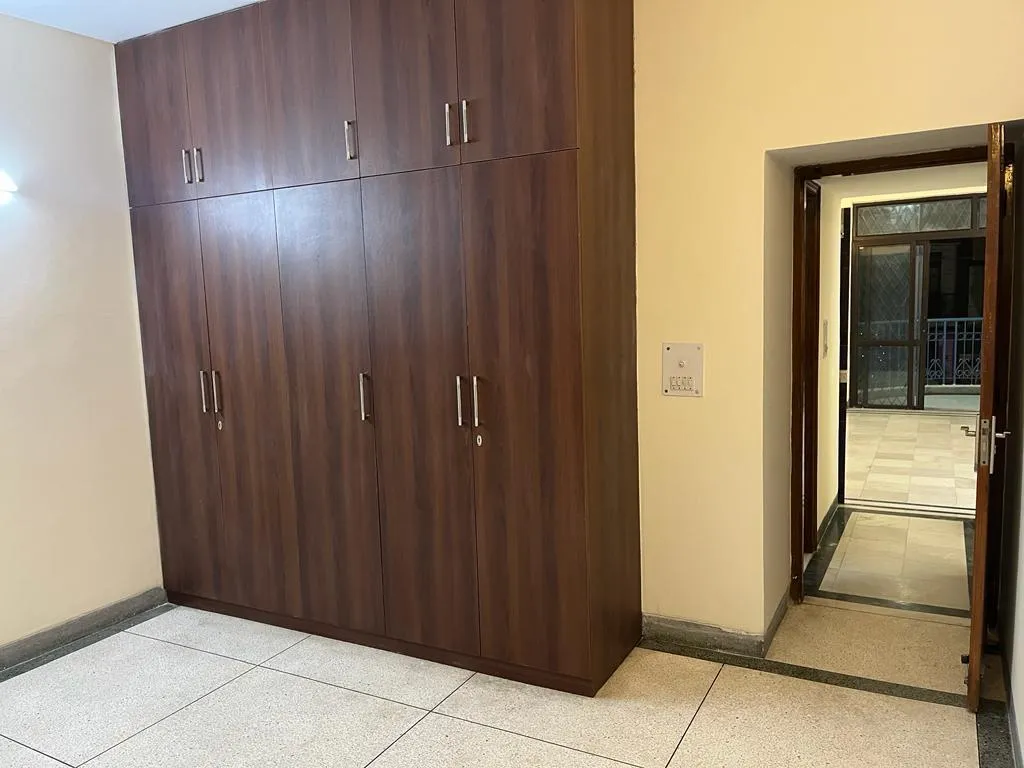 🏡 2BHK Semi-Furnished Builder Floor for Rent | Sector 43, Gurgaon