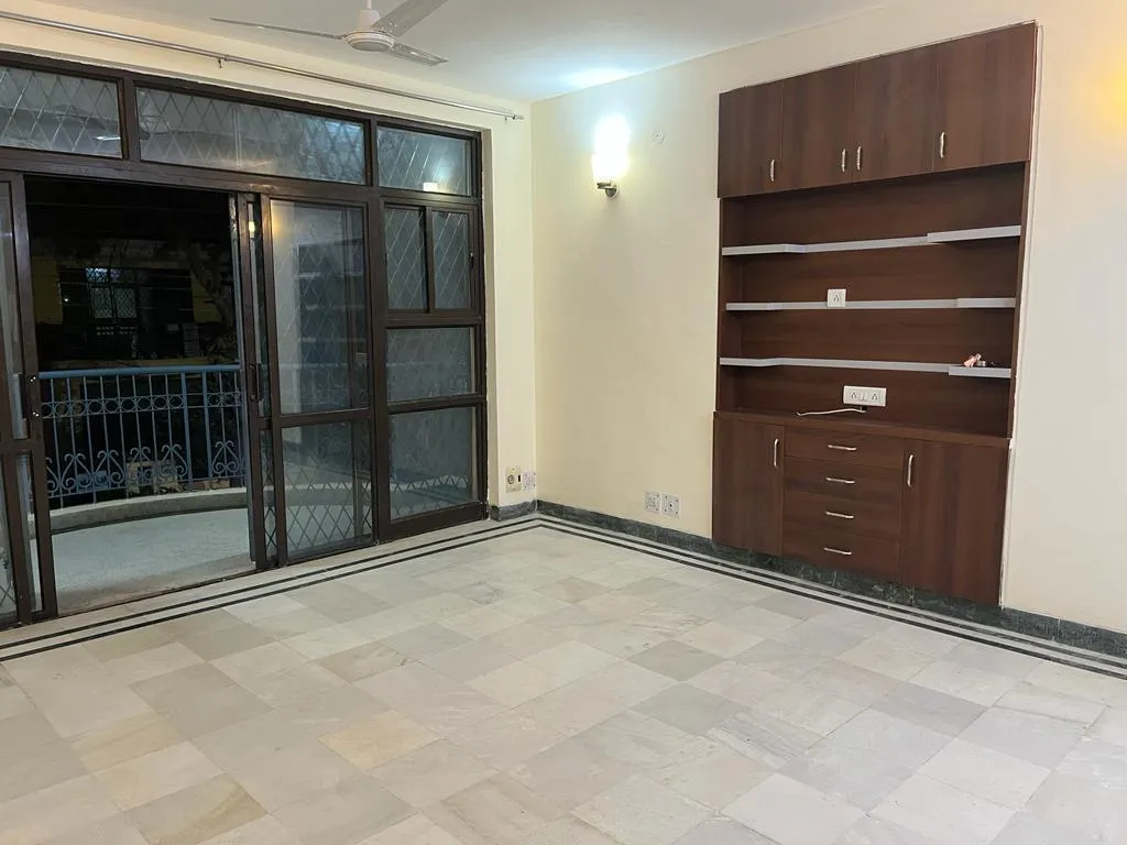 🏡 2BHK Semi-Furnished Builder Floor for Rent | Sector 43, Gurgaon