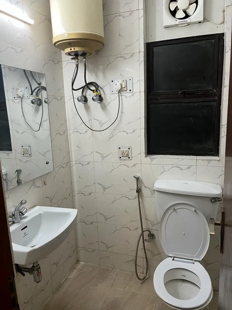 🏡 2BHK Semi-Furnished Builder Floor for Rent | Sector 43, Gurgaon