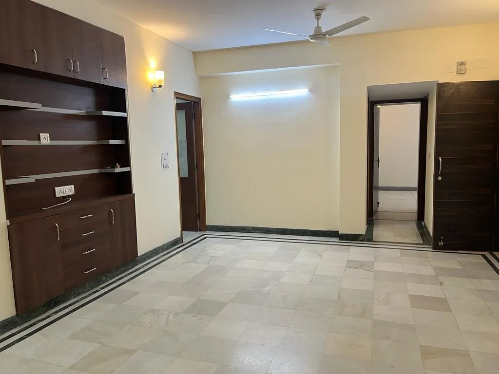 🏡 2BHK Semi-Furnished Builder Floor for Rent | Sector 43, Gurgaon