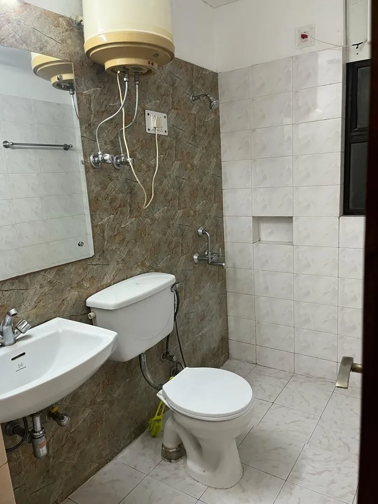 🏡 2BHK Semi-Furnished Builder Floor for Rent | Sector 43, Gurgaon