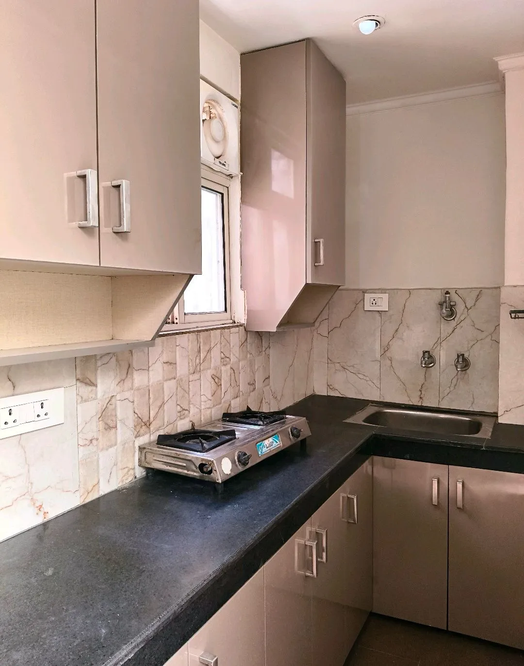 🏡 2BHK Fully Furnished Builder Floor for Rent | Sector 43, Gurgaon