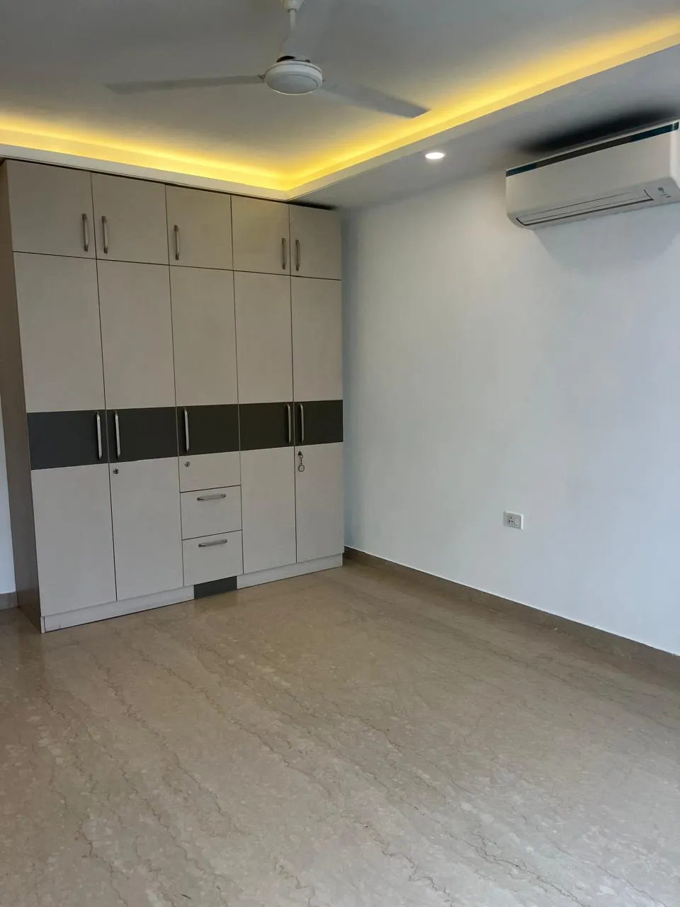 🏡 4BHK Semi-Furnished Builder Floor for Rent | Sushant Lok, Sector 43, Gurgaon
