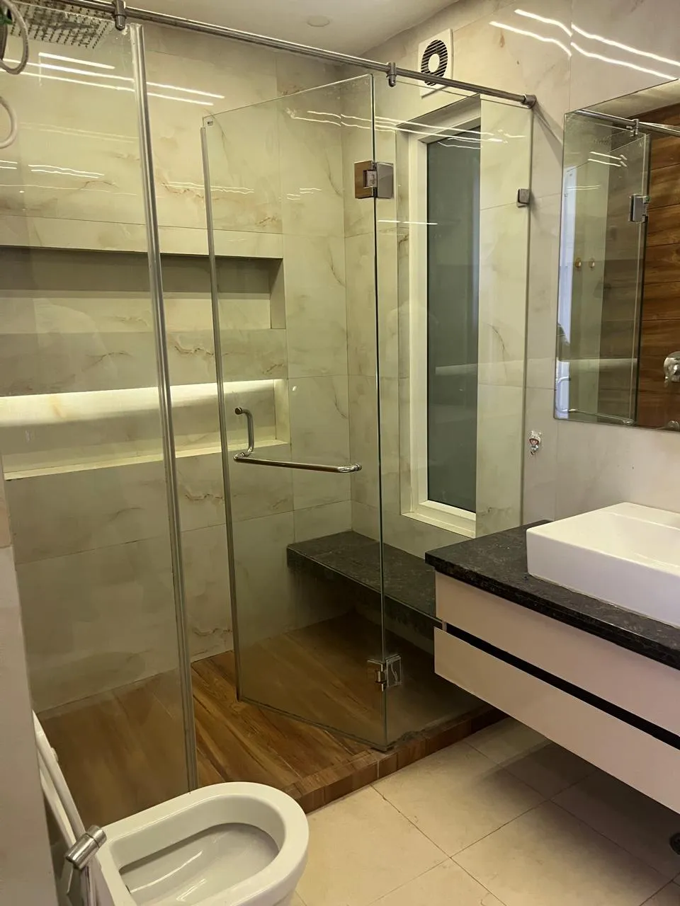 🏡 4BHK Semi-Furnished Builder Floor for Rent | Sushant Lok, Sector 43, Gurgaon