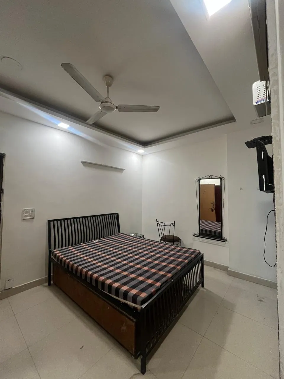 🏡 1RK Fully Furnished Builder Floor for Rent | Sushant Lok C Block, Gurgaon& Ready to Move! 🏡