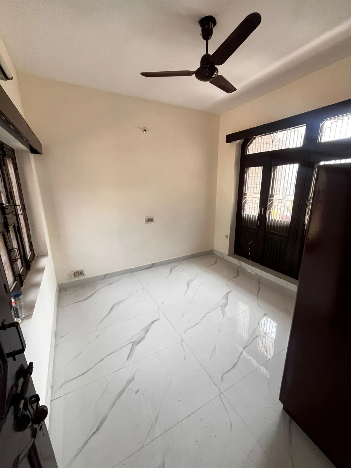 🏡 2BHK Semi-Furnished Builder Floor for Rent | Sector 17B, Gurgaon