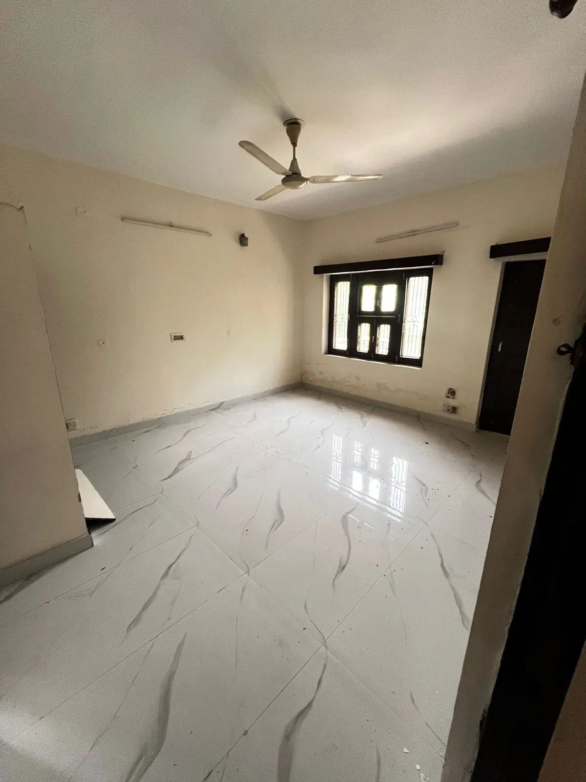 🏡 2BHK Semi-Furnished Builder Floor for Rent | Sector 17B, Gurgaon
