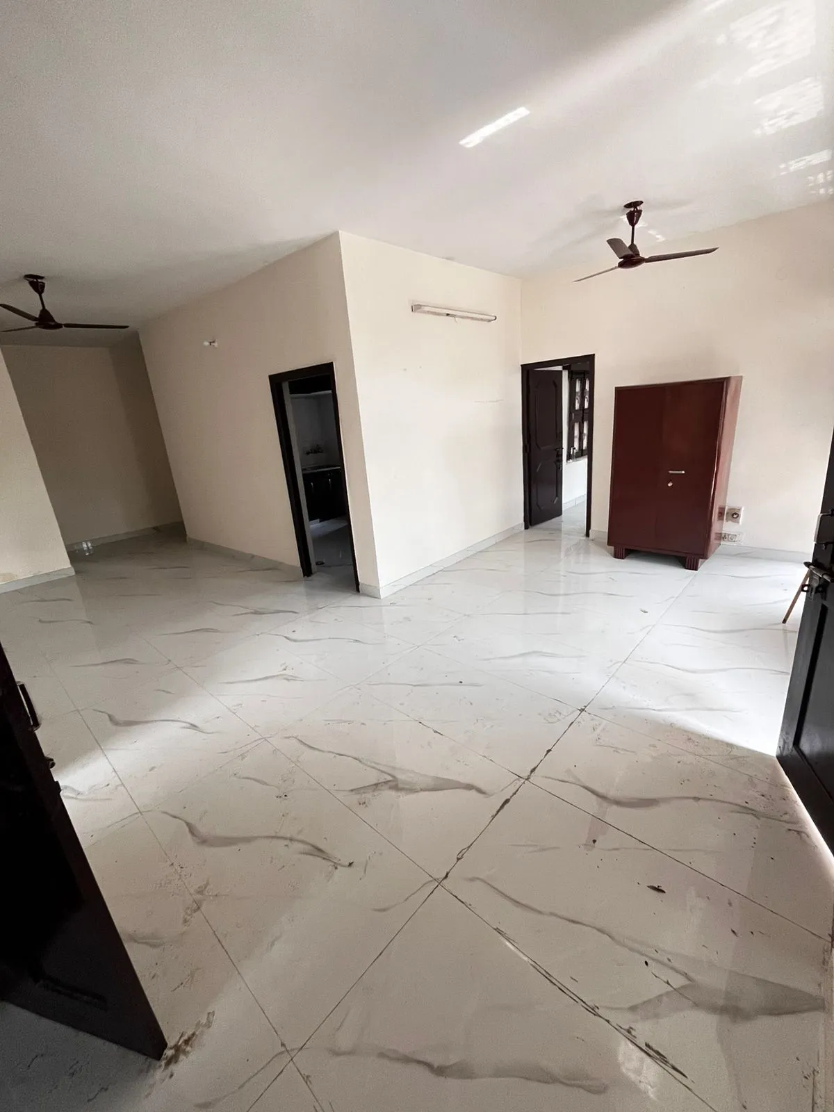 🏡 2BHK Semi-Furnished Builder Floor for Rent | Sector 17B, Gurgaon