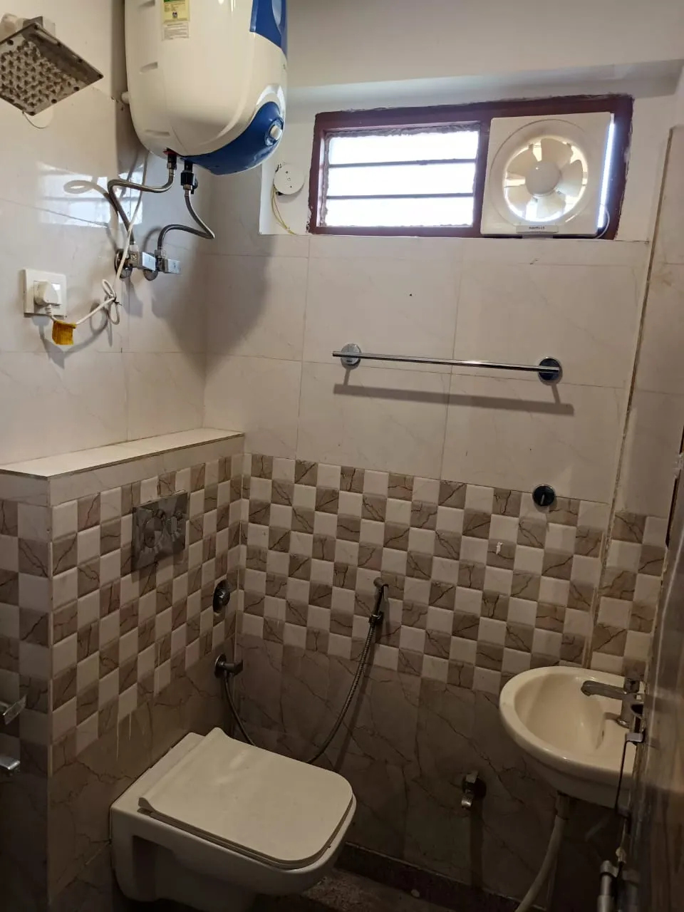 🏡 2BHK Fully Furnished Builder Floor for Rent | Sector 43, Gurgaon